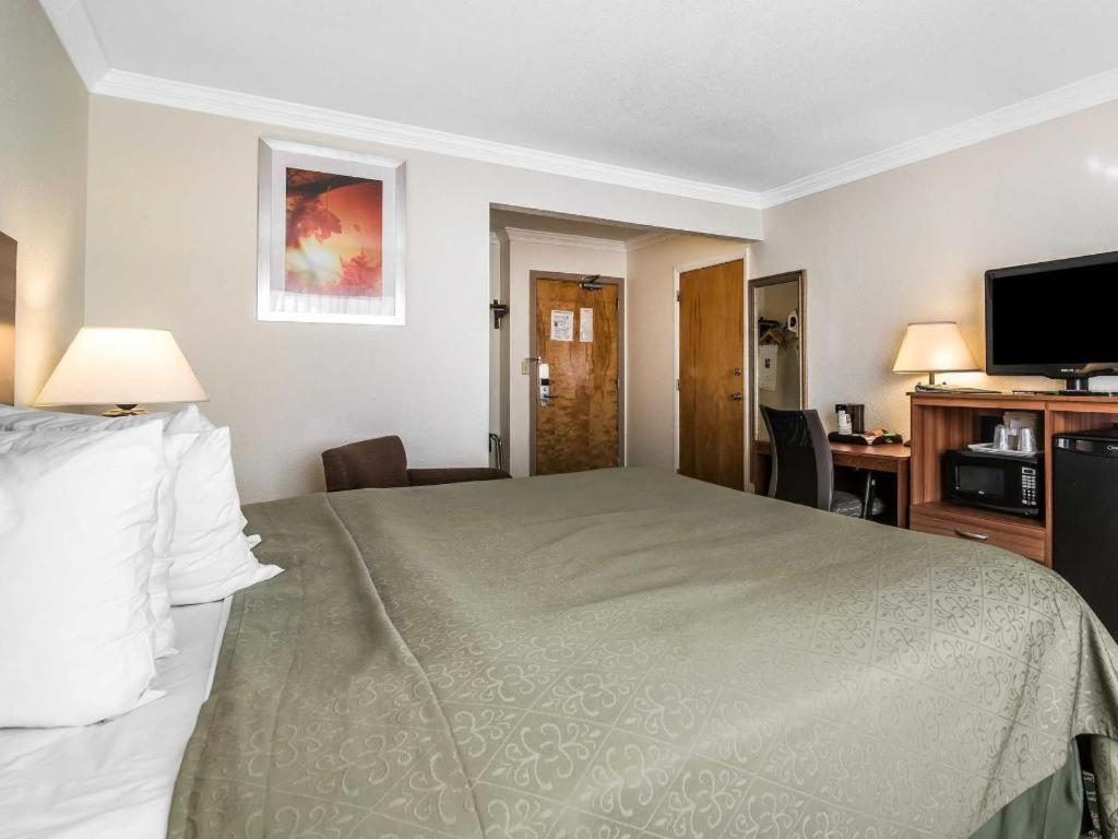 Quality Inn Rutland Exterior photo