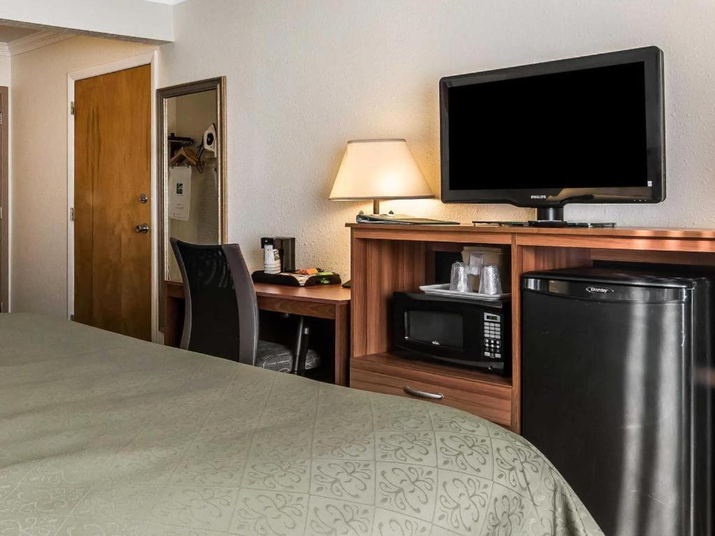 Quality Inn Rutland Exterior photo